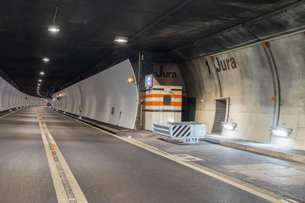 A18 Tunnel Eggflue Tunnelnische nachher