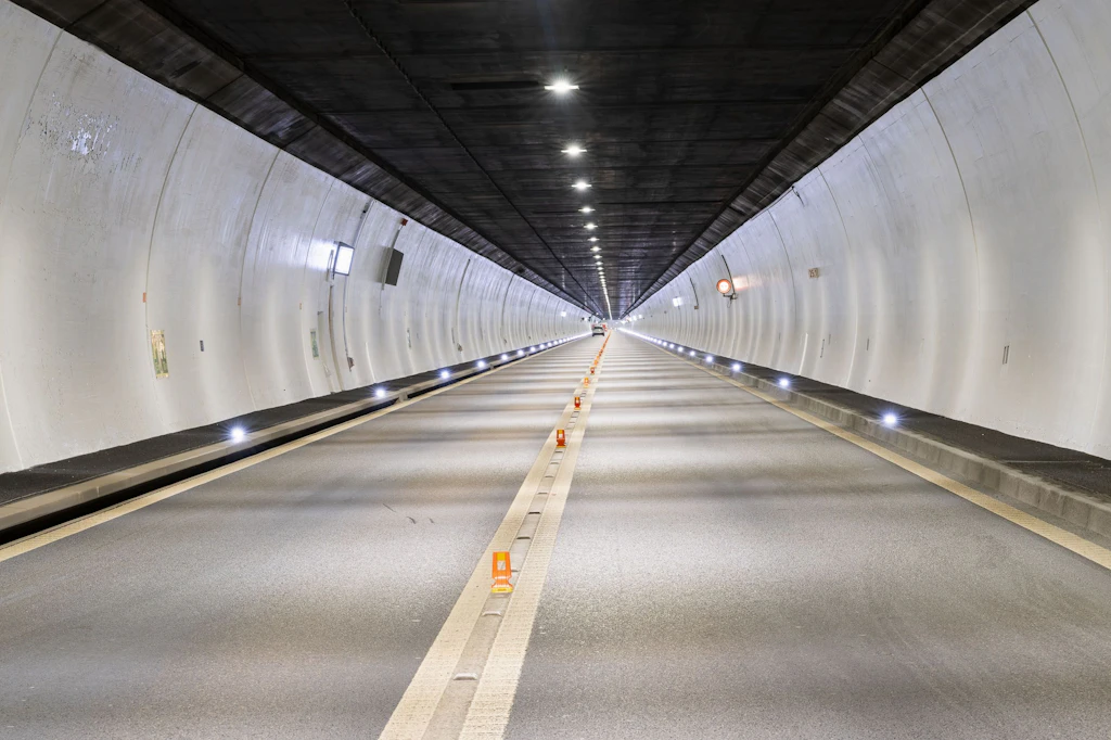A18 Tunnel Eggflue Mittelstreifen nachher